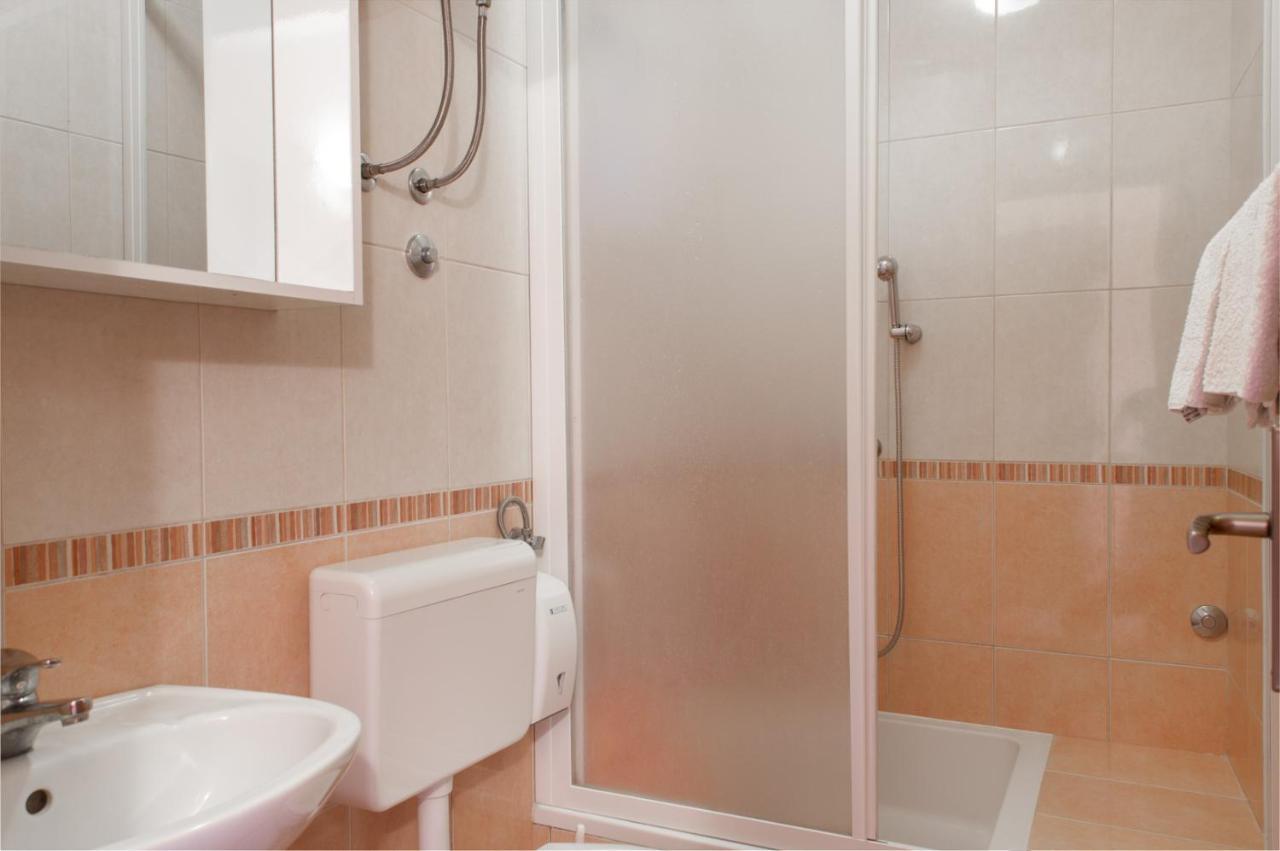 Apartments Promenada - Beachfront 투체피 외부 사진