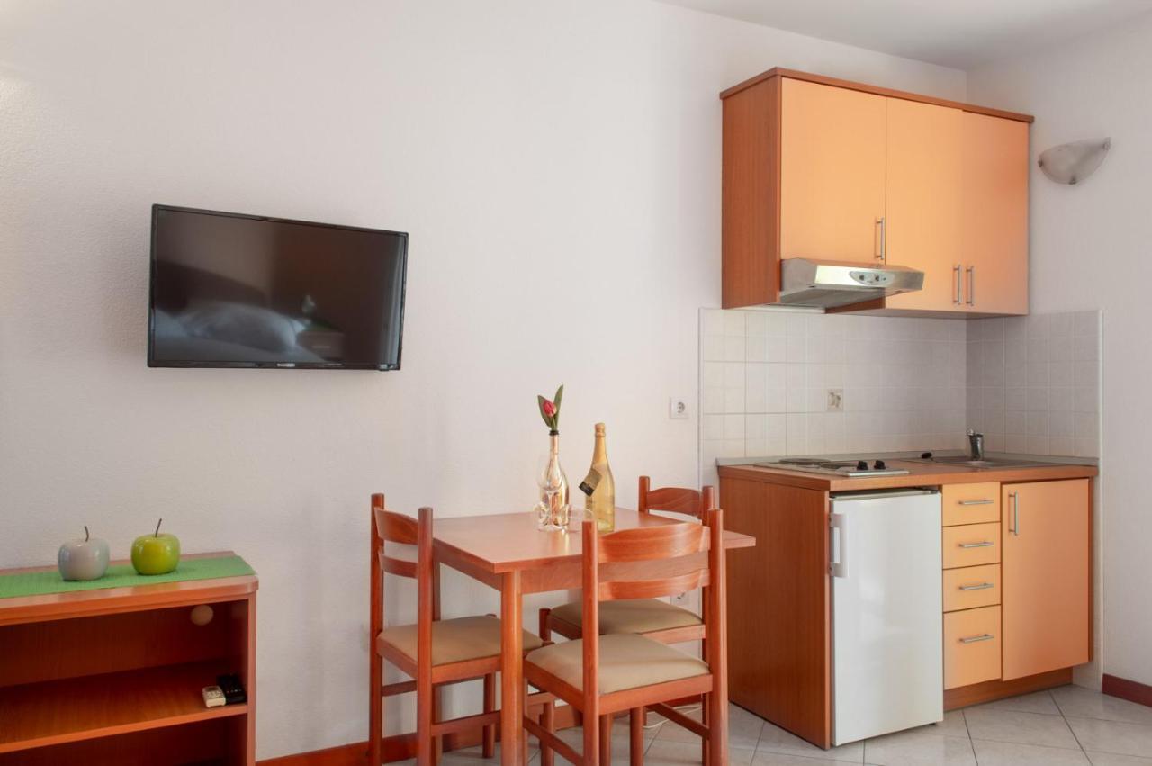 Apartments Promenada - Beachfront 투체피 외부 사진