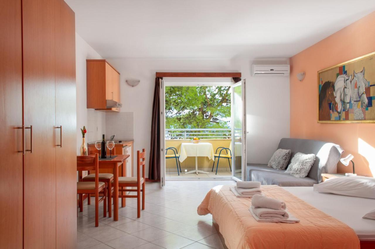 Apartments Promenada - Beachfront 투체피 외부 사진